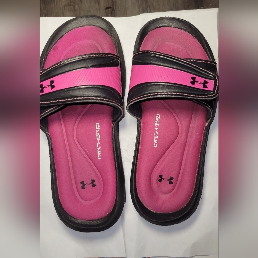 3y girls under armour slides